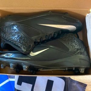 worn 2 times, very comfortable and good quality